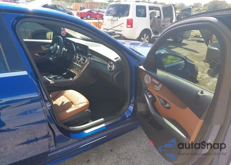 2019 Mercedes-Benz C 300 z USA, uszkodzony, nr VIN 55SWF8DB9KU294424